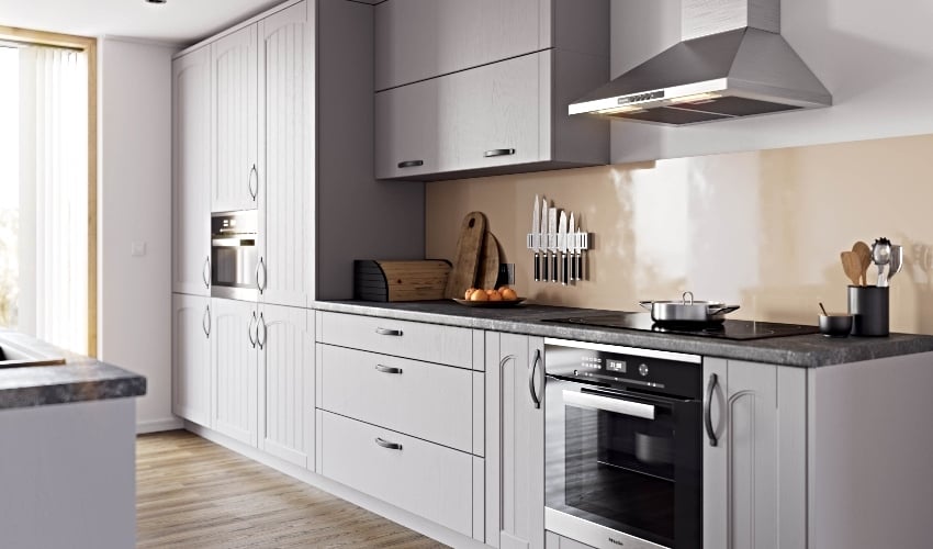 Sutton Style Fitted Kitchen Image