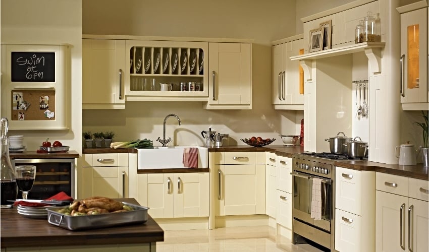 Warwick Kitchen in Vanilla