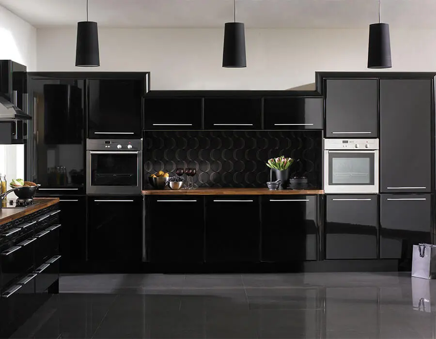 Classic Pisa style fitted kitchen image