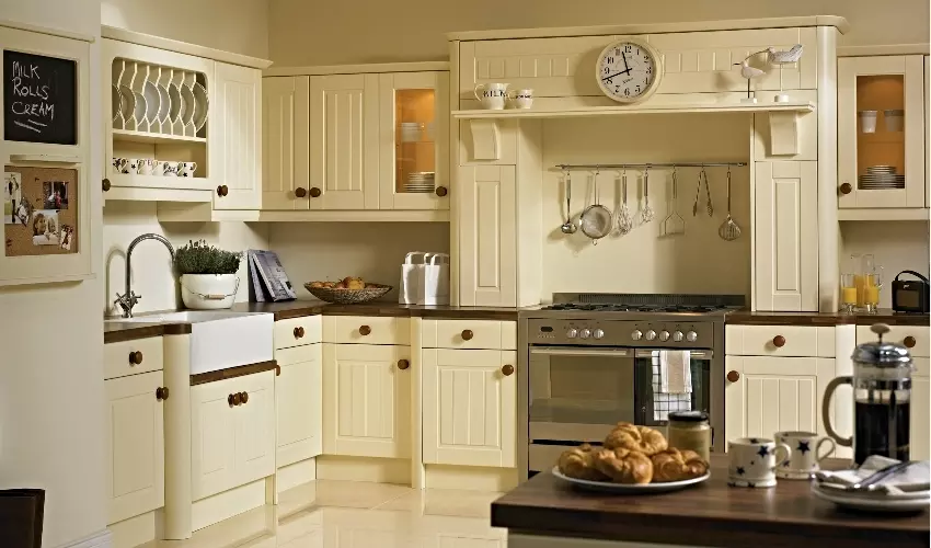 Traditional Newport style fitted kitchen image