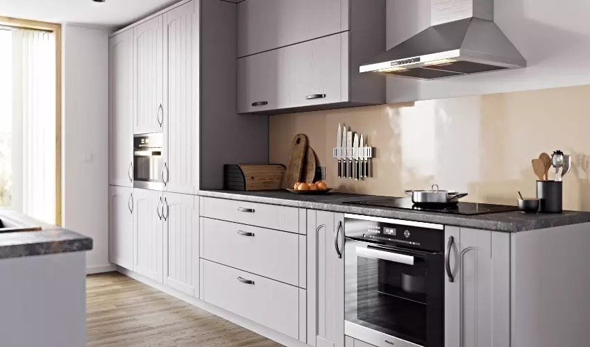 Sutton Style Fitted Kitchen Image
