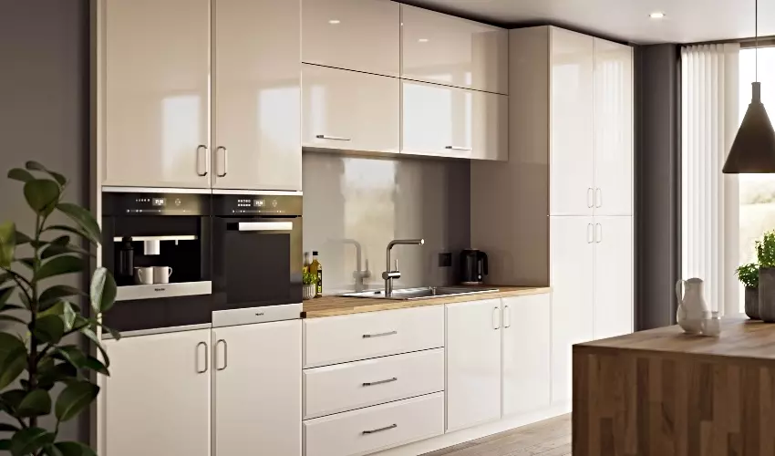 Verona style traditional kitchen image Pictured in Deep Blue, Red and Cream