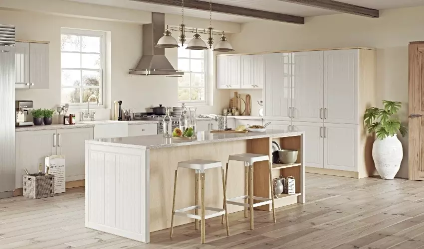 Willingdale Kitchen  Pictured in High Gloss Cream and Monta Oak