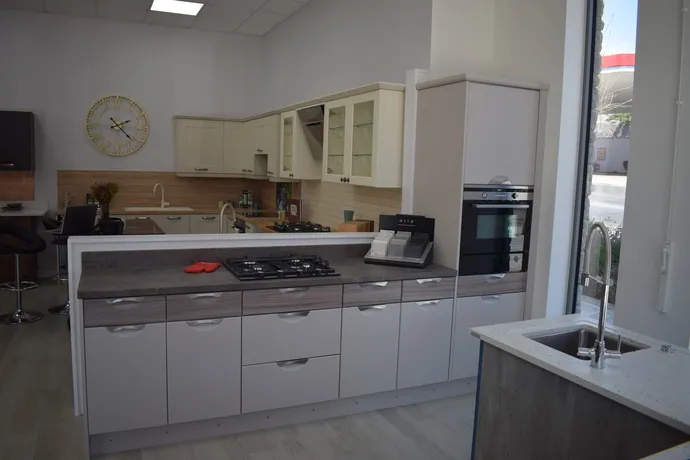 White Modern Kitchen Design Tavistock