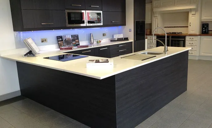 Kitchen Design with Worktop Overhang