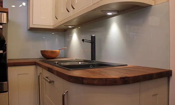 Cream Kitchen with Splashback