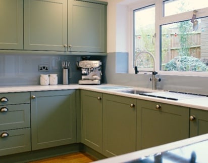 Should You Reface Kitchen Cabinets Or Replace Them?